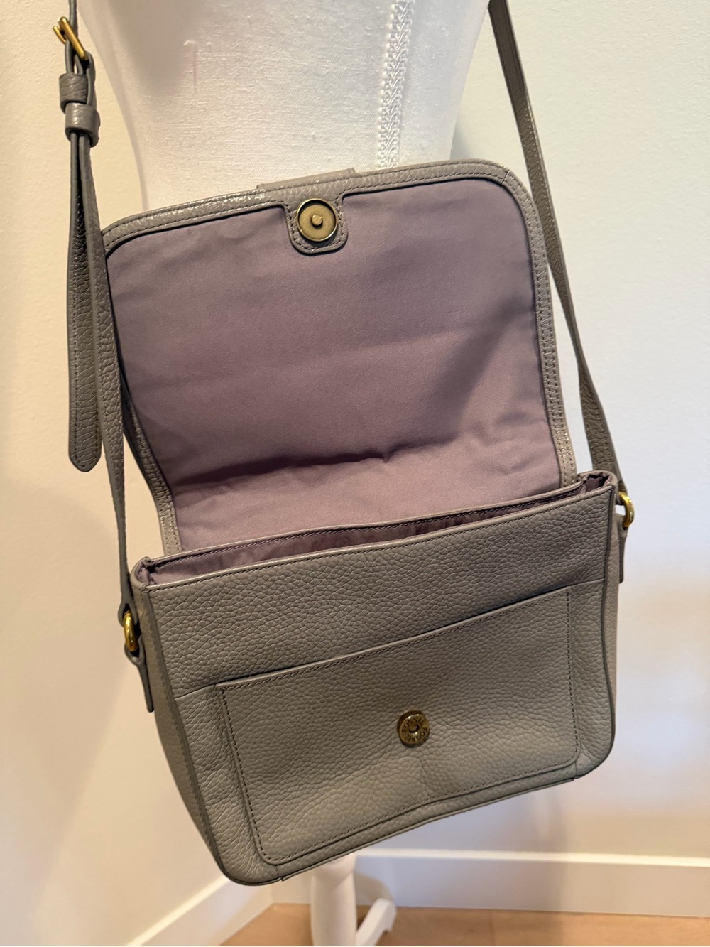 Fossil Gray Leather Crossbody Satchel with Gold-Tone Accent - Picture 3 of 4